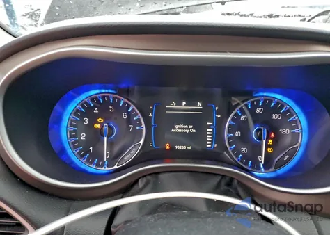 2018 Chrysler Pacifica Touring L z USA, uszkodzony, nr VIN 2C4RC1BG8JR314923